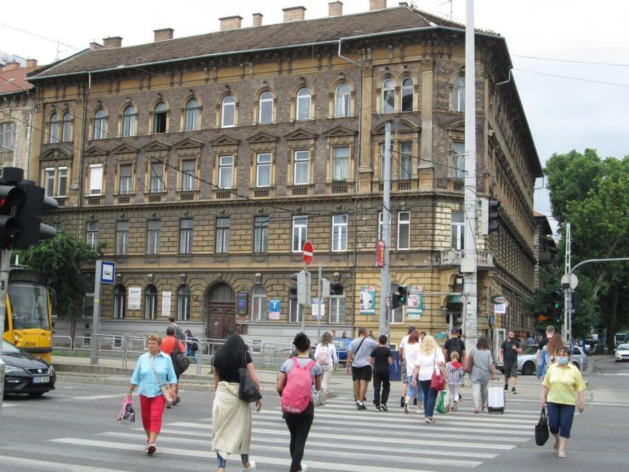 Lavender Apartment Near Heroes' Square & Puskas Stadium Budapest Exterior photo
